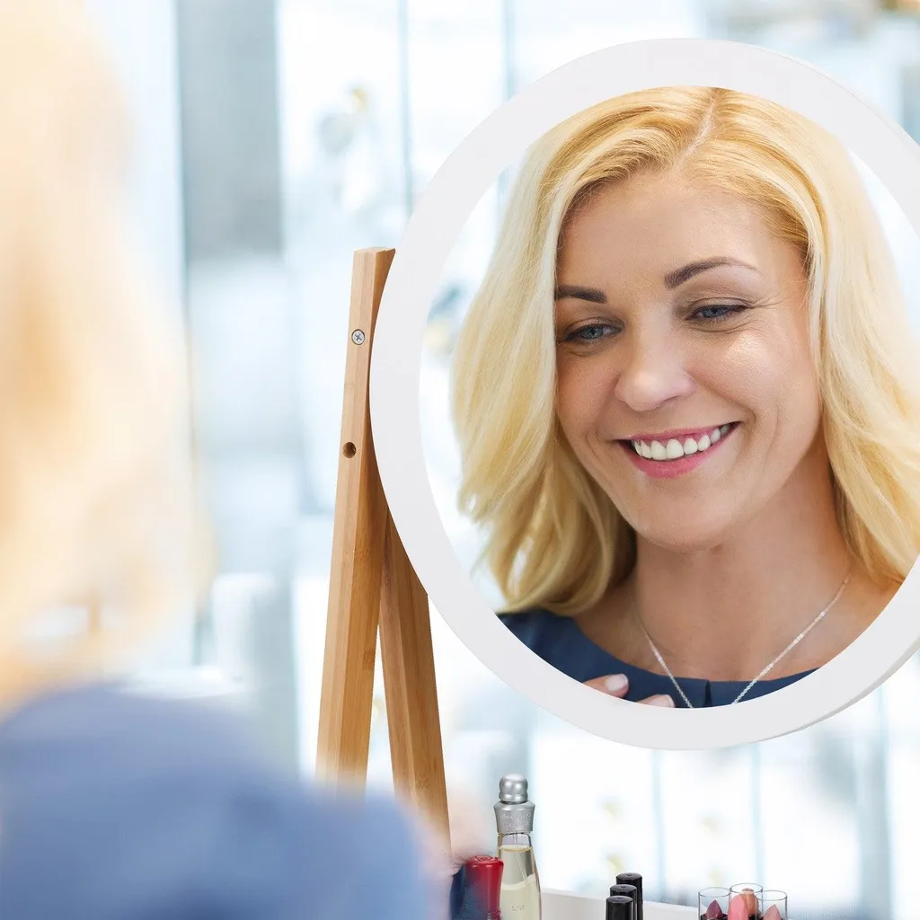 Miroir en bambou de haute qualité avec tablette de rangement compacte
