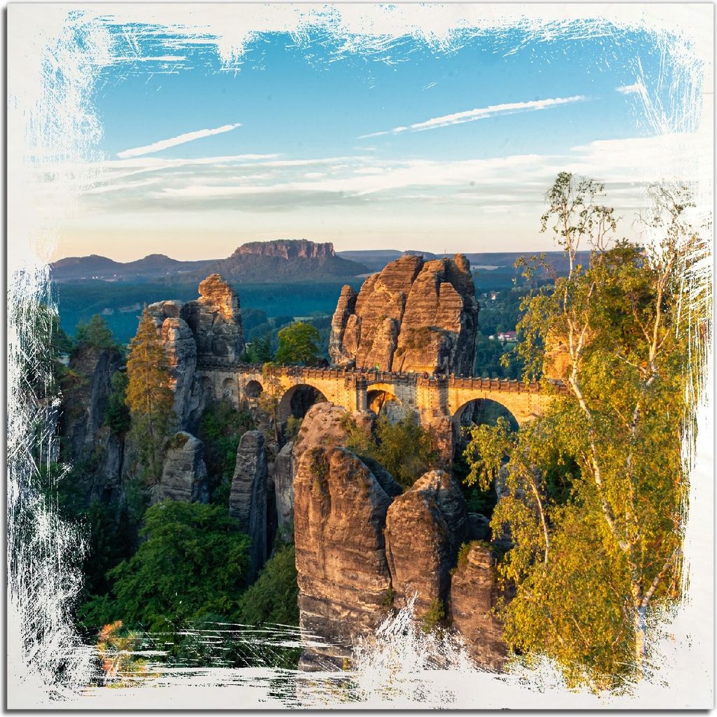 Kunstdrucke Wandbilder Holz in : Brillante Farben, Größe 50 x 50 cm Motiv Steinerne Brücke in der Landschaft