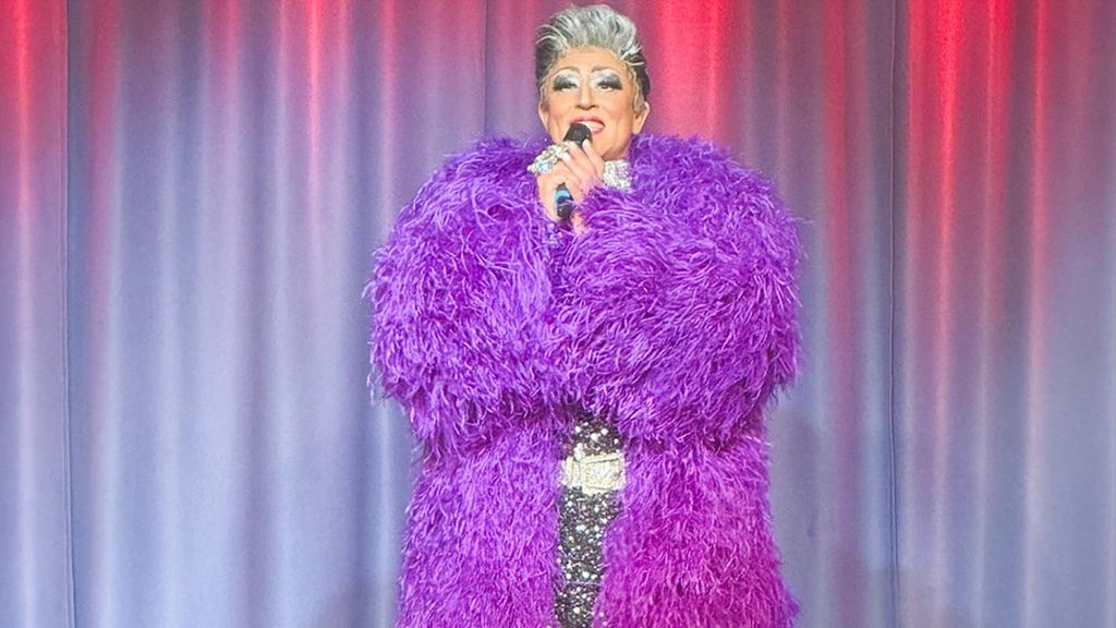 Jochen Schweizer Travestie Show Bad Hersfeld; Erlebnis verschenken oder selbst erleben; Gutschein gültig für 1 Person Gruppengröße: 10-50 Pers...