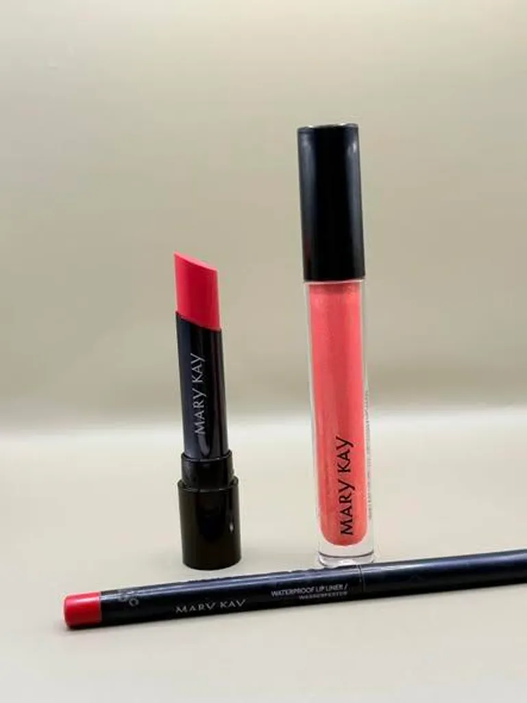 Trio Lèvres Longue Tenue : Gloss Scintillant et Rouge à Lèvres Rose