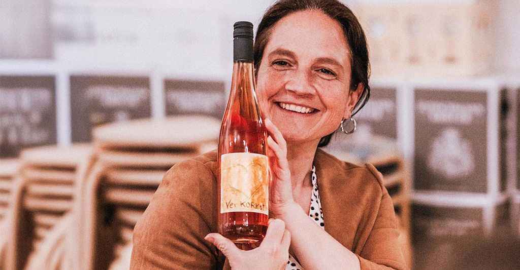 mydays Weinetikett gestalten mit Wine Tasting Hamburg; Erlebnis verschenken oder selbst erleben; Gutschein für 1 Person(en)