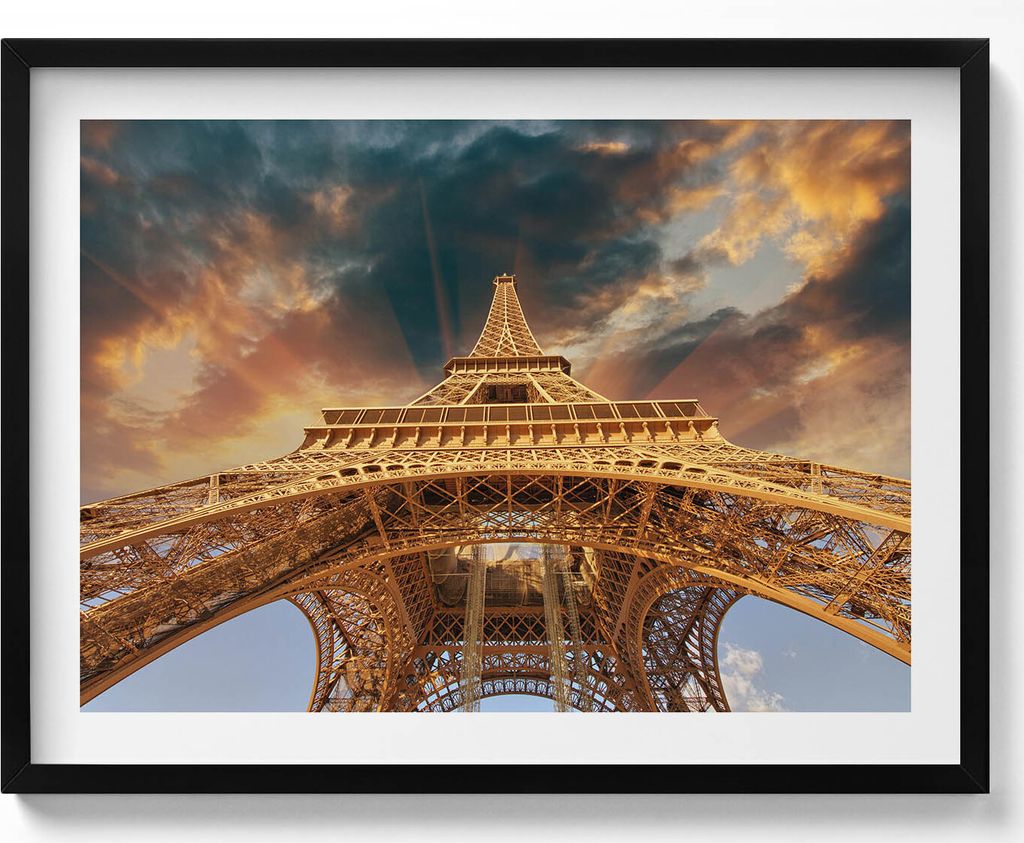 Der Eiffelturm im Sonnenschein– Wandbild mit Rahmen – Gerahmtes Bild – Wanddekoration – 80x60 cm – Schwarz Rahmen
