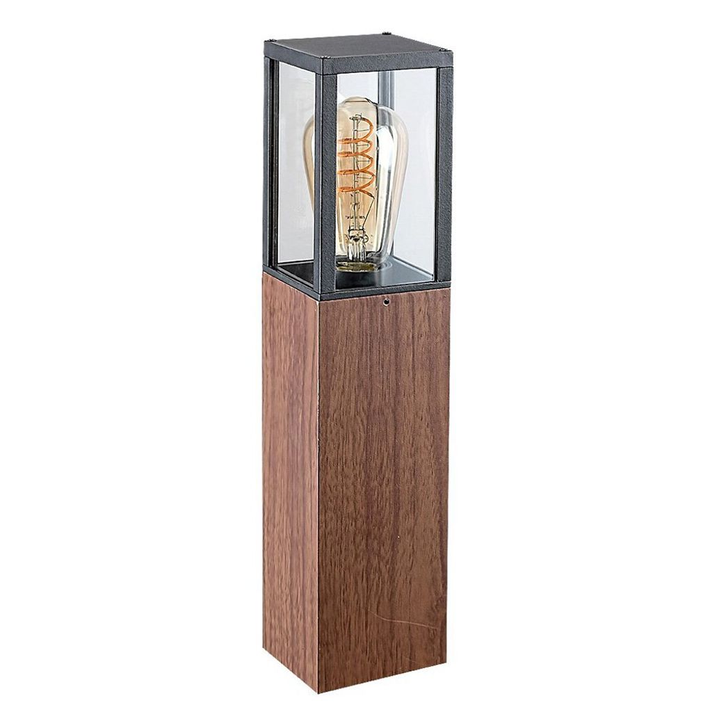 A product shot of an outdoor lamp.