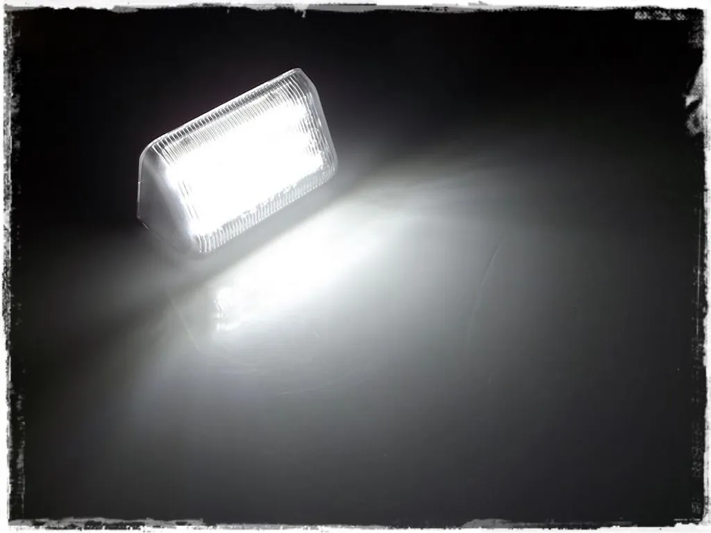 Rénover Éclairage de Plaque Mazda 6 et CX-7 - Kit 2 Modules LED Blancs - 4