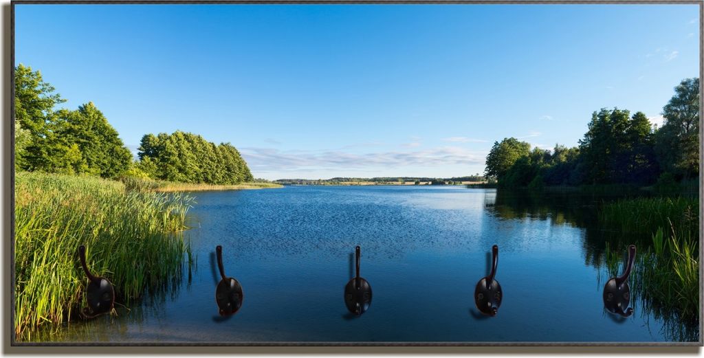 Wallario Flurgarderobe Wandgarderobe aus Holz, mit 5 Haken, Größe 80 x 40 cm, Motiv Malerischer See mit Schilf unter blauem Himmel