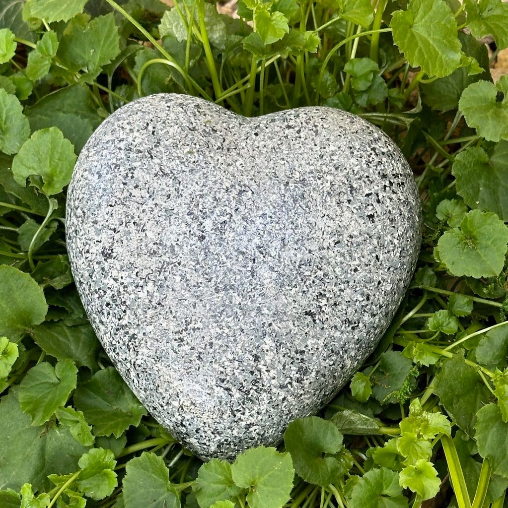 Herz Grabherz Grabschmuck Dekoherz Steinguss 13cm Patina Granit