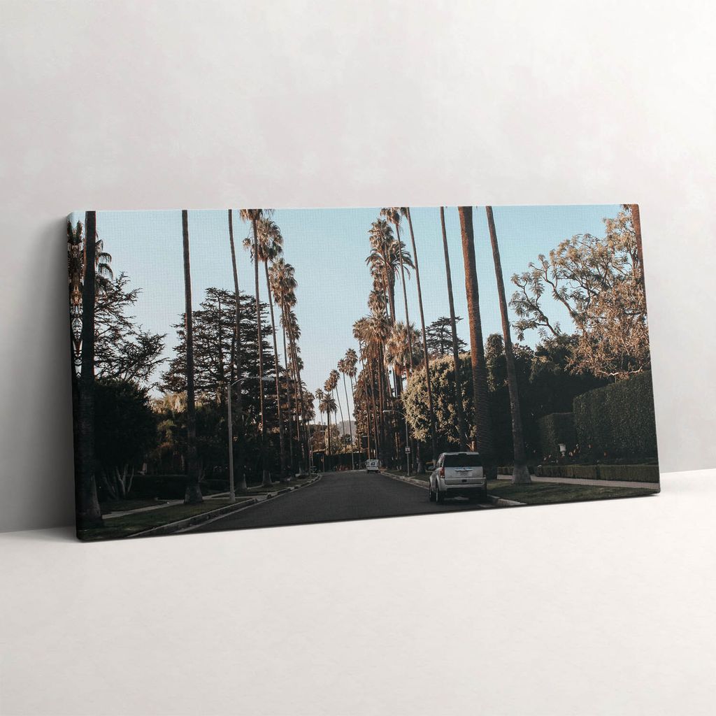Fahrzeug auf der Straße zwischen Bäumen – Leinwandbild Wandbild – 140x70 cm – Leinwandbilder – Wandbilder – Schlafzimmer – Flur