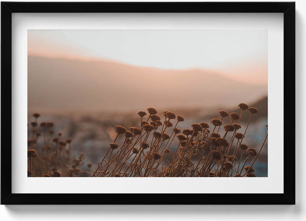 Boho romantische Graslandschaft– Wandbild mit Rahmen – Gerahmtes Bild – Wanddekoration – 60x40 cm – Schwarz Rahmen