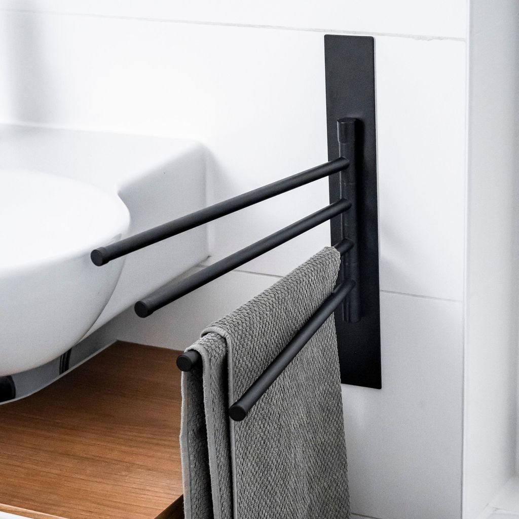 ELMOWO - Edelstahl Handtuchhalter ohne Bohren 4-armig - Handtuchstange schwenkbar schwarz - Bad Handtuchhalterung für 4 Handtücher (schwenkbare A...