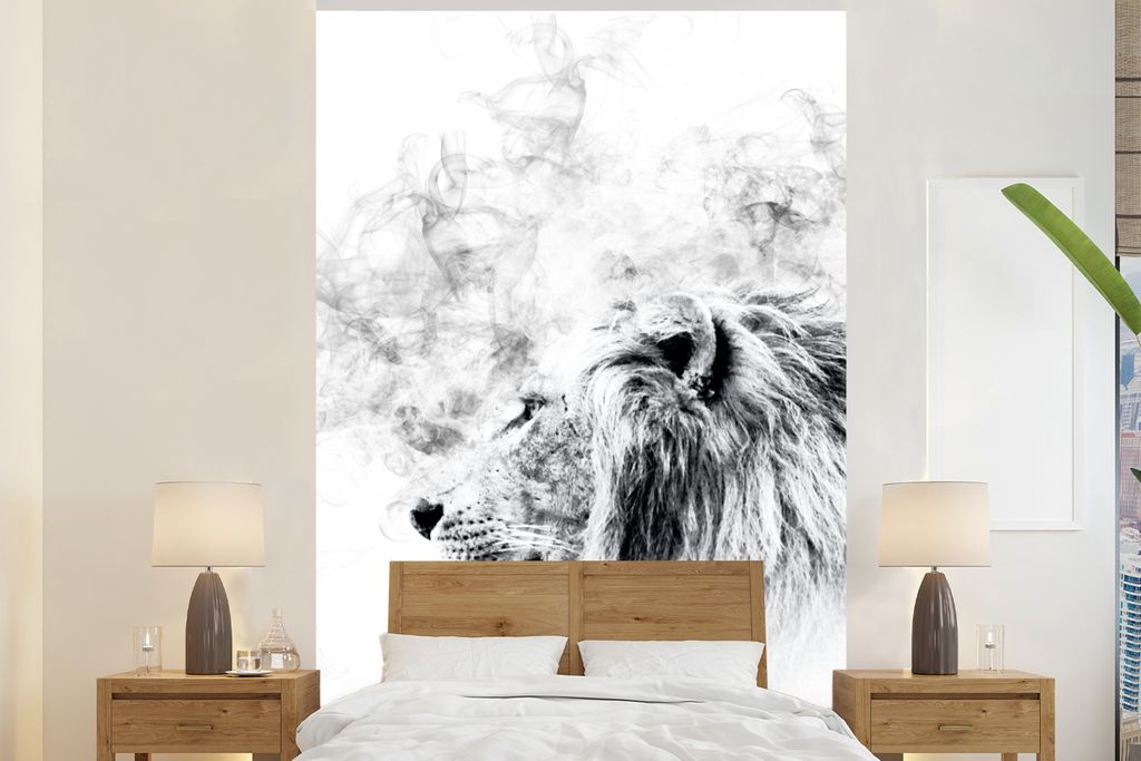 MuchoWow Fototapete für Wohnzimmer oder Schlafzimmer Wandtapete Vinyl Motivtapete Löwe - Rauch - Schwarz - Weiß - 225x350 cm - Schlafzimmer ta...
