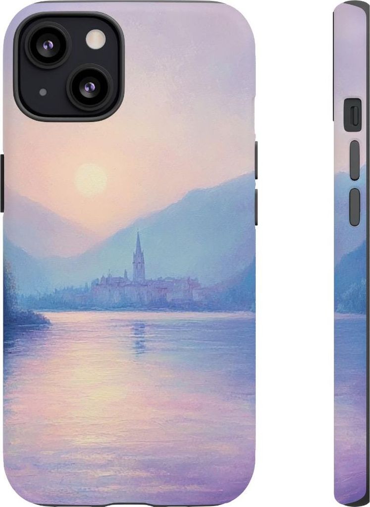 Abendstimmung am nebligen See mit Dorf – Hülle Kompatibel mit iPhone 13