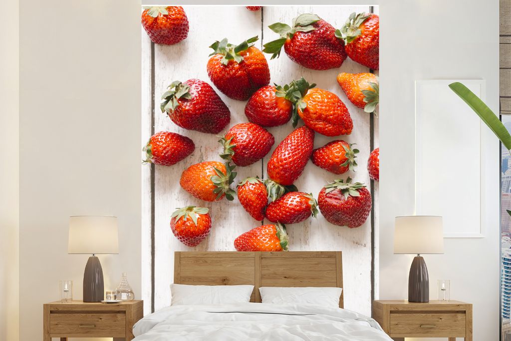 MuchoWow Fototapete für Wohnzimmer oder Schlafzimmer Wandtapete Vinyl Motivtapete Erdbeere - Obst - Tisch - 200x300 cm - Wanddekorationen