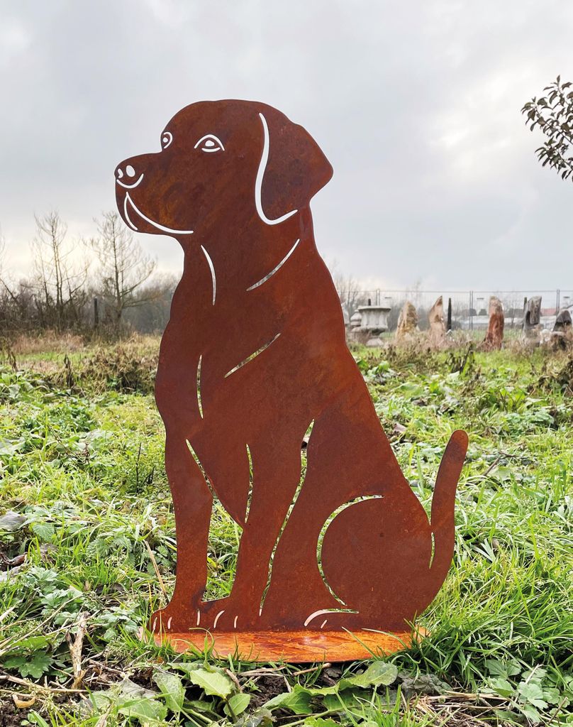 Gartenfigur Hund Labrador sitzend 68x45cm auf Platte Edelrost Gartendeko Wetterfest Rost Metall Rostfigur Hunde Tier