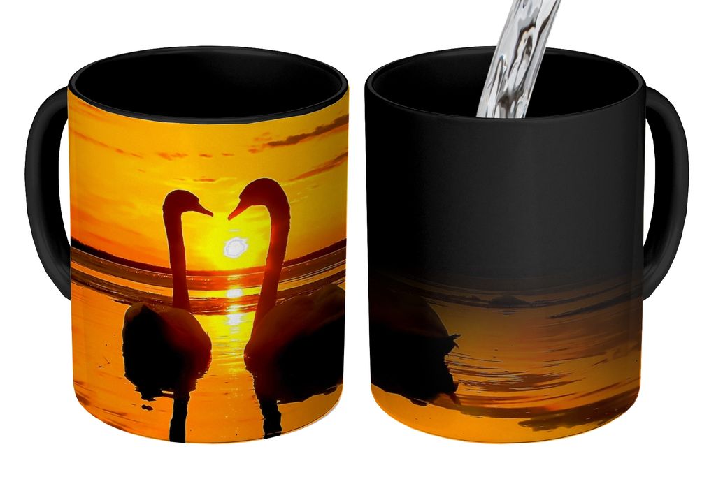 KitchenYeah Zauber Tasse Zaubertasse Magic Schwäne - Sonnenuntergang - Vogel - Orange - Wasser 350 ml Farbwechsel Becher Geschenk Geschenkidee -...