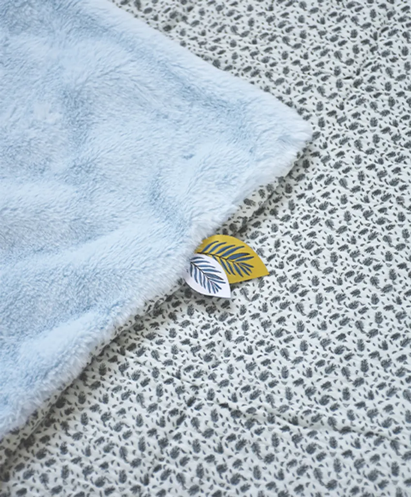 Doudou Koala Yoca Bleu 70x100 cm : Couverture Peluche Moelleuse - 3