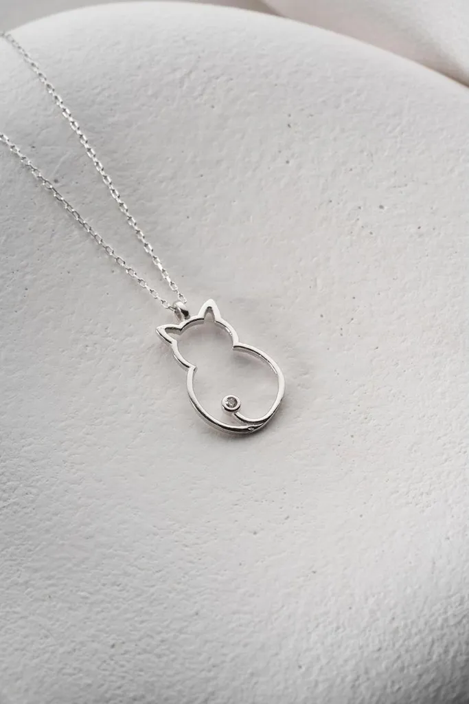 Cadeau idéal collier chat en argent 925 et zircone pour anniversaire