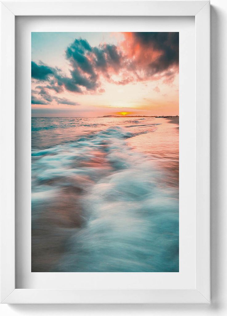Romantischer Sonnenuntergang über den Wellen des Meeres– Wandbild mit Rahmen – Gerahmtes Bild – Wanddekoration – 20x30 cm – Weiß