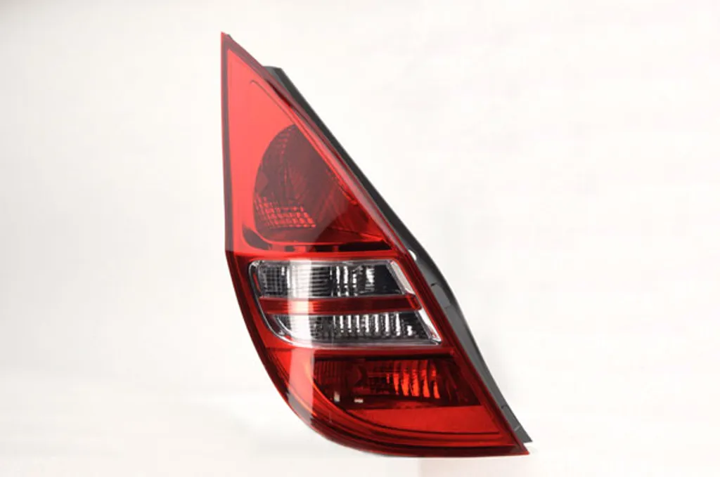 Fanale SX Hyundai i30 Johns | Rinnova la Tua Auto con Sicurezza e Stile