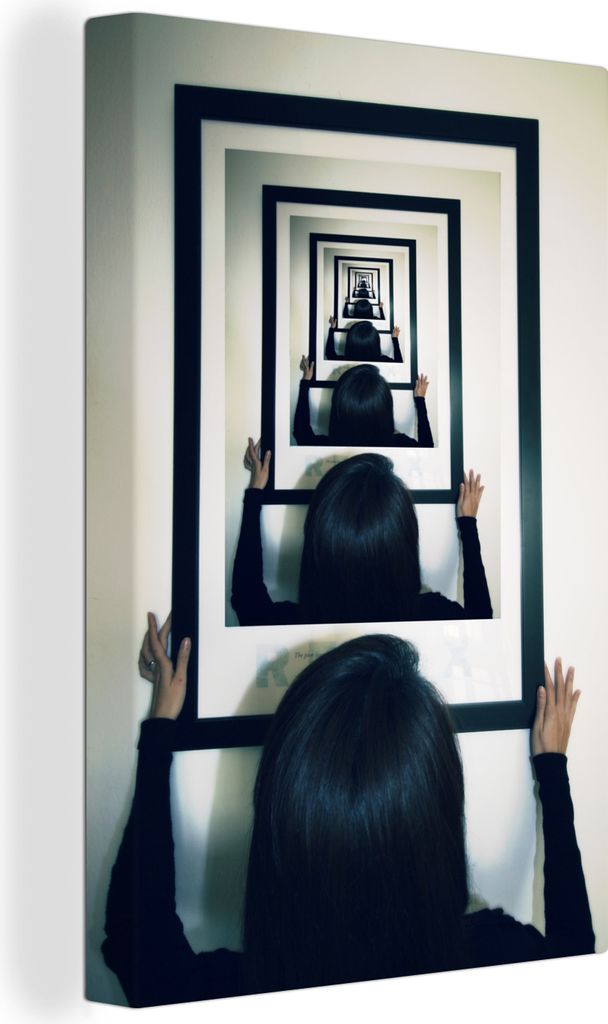 OneMillionCanvasses - Leinwandbilder - 90x140 cm, Droste-Effekt einer Frau beim Aufhängen eines Fotos, Wandbilder Kunstdruck Wanddekoration - Wa...