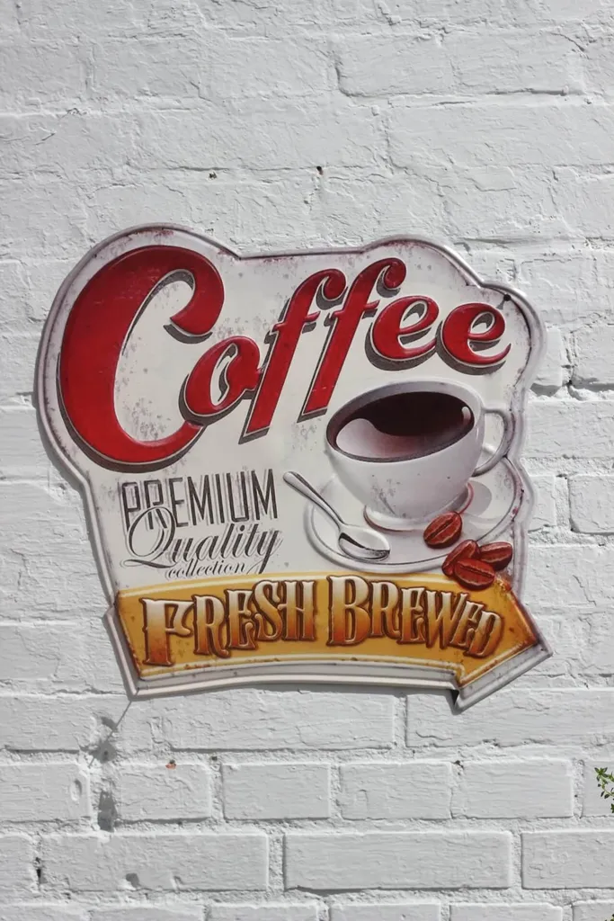 Plaque de café vintage : Décoration murale robuste style rétro tôle