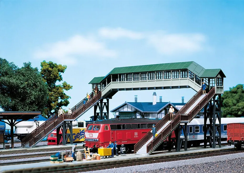Passerelle couverte piétonne H0 1:87 Faller 120198 pour décor de gare