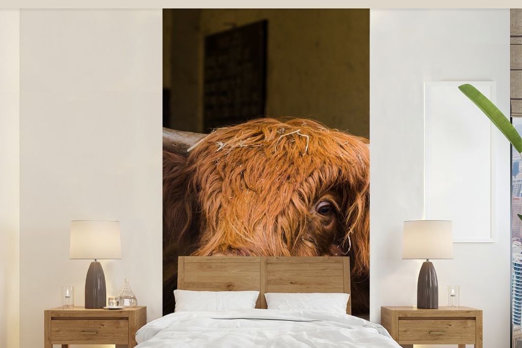 MuchoWow Fototapete für Wohnzimmer oder Schlafzimmer Wandtapete Vinyl Motivtapete Schottischer Highlander - Bauernhaus - Scheune - 120x240 cm - ...