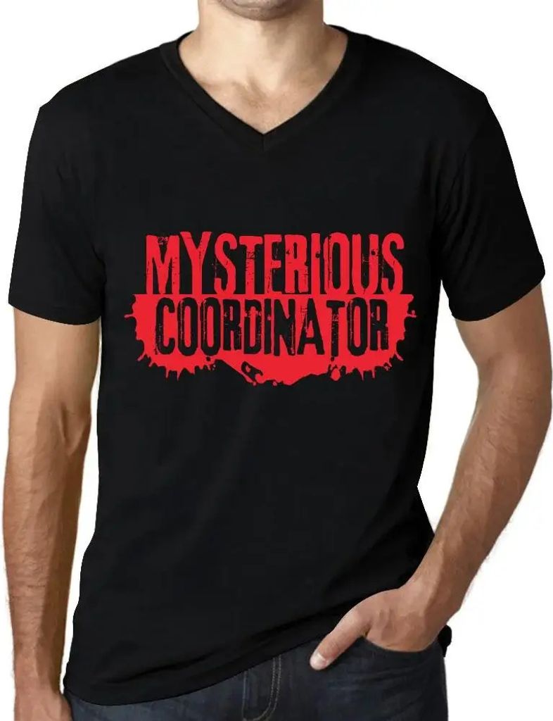 Herren Grafik T-Shirt V-Ausschnitt Mysteriöser Koordinator – Mysterious Coordinator – Öko-Verantwortlich Vintage Jahrgang Kurzarm Lustige Druck