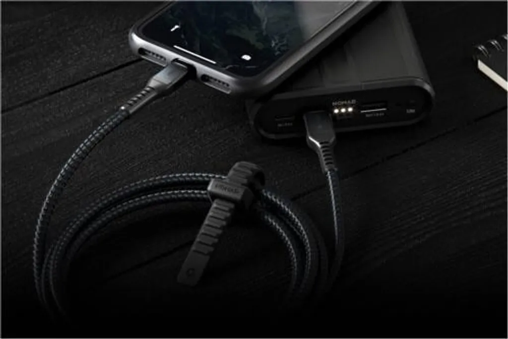 Câble USB-C Lightning 1.5m Nomad en Polyamide pour charge iPhone de bureau - 12