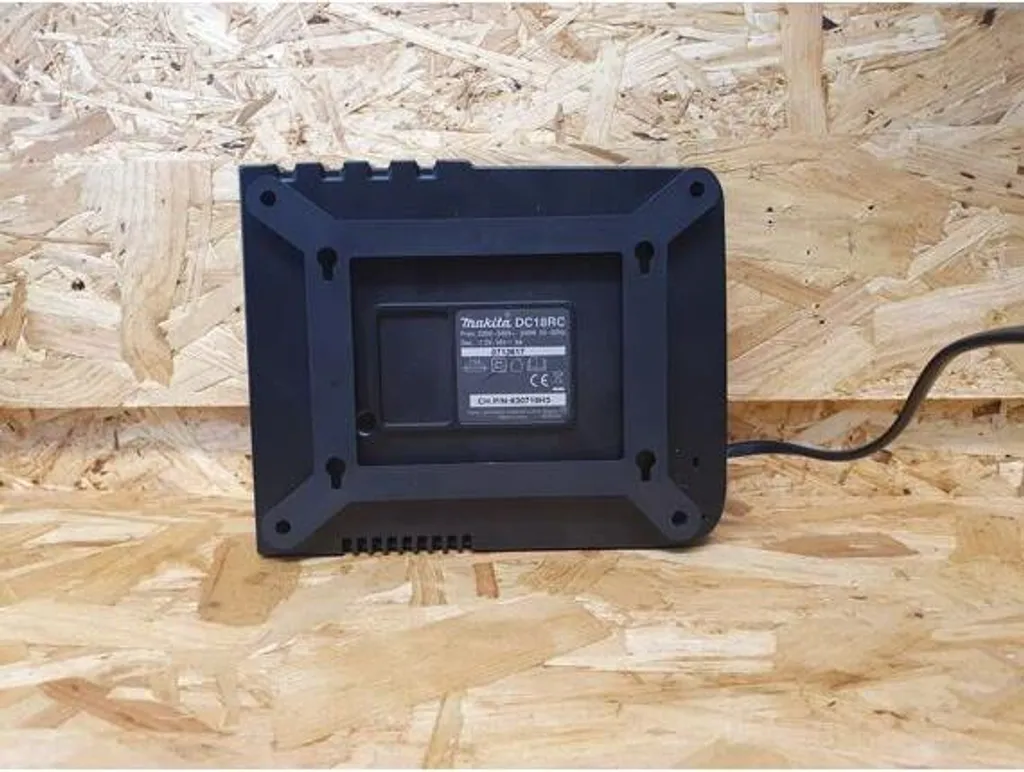 Support StealthMounts chargeur Makita DC18RC : rangement sécurisé - 4
