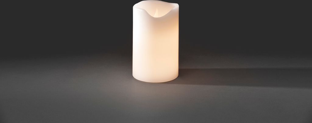 Konstsmide - LED Echtwachskerze, weiß, zerlaufene Wachsoptik, mit an/aus Schalter und Lichtsensor, 20 cm, warm weiß flackernde Dioden, batteriebe...