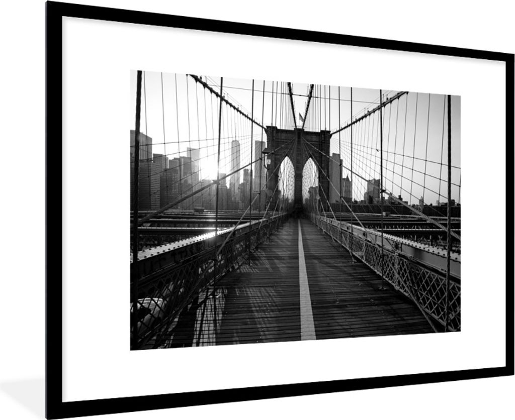 Poster mit Rahmen - Brooklyn Bridge in New York bei Sonnenuntergang - schwarz und weiß - 90x60 cm - Poster mit zchwarzem Bilderrahmen