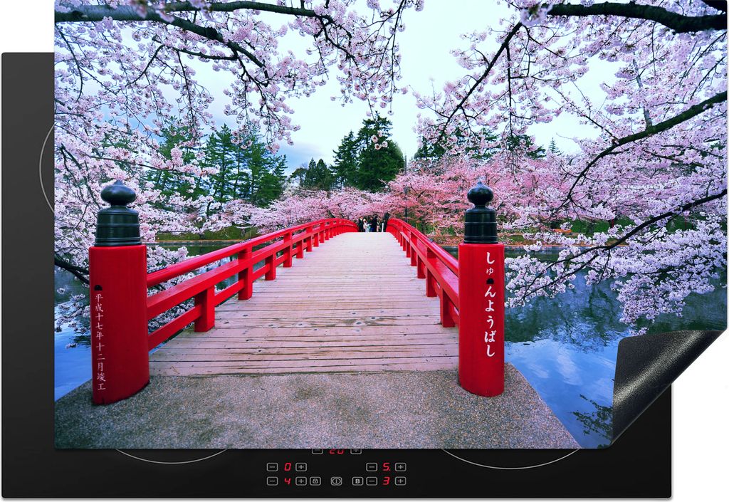 KitchenYeah Herdabdeckplatte Kirschblütenbäume an einer roten Brücke in Japan , 78x52cm, Küche Deko, Glaskeramikkochfeld Herdabdeckung, Abdec...