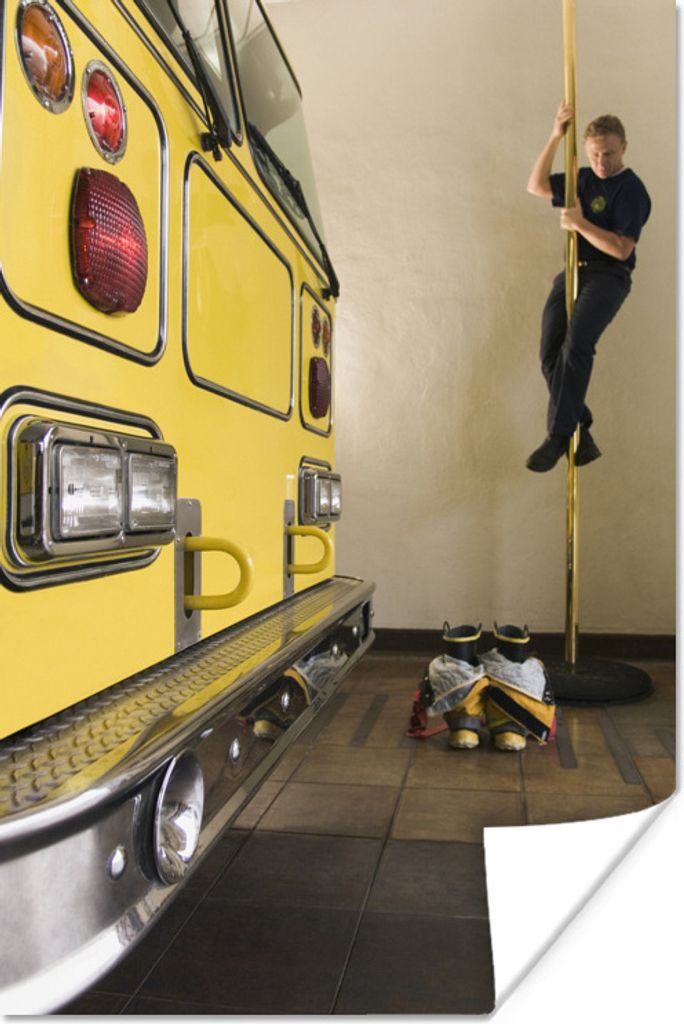 MuchoWow Poster Feuerwehrmann auf Mast 40x60 cm - Plakate für die Wand - Poster Babyzimmer
