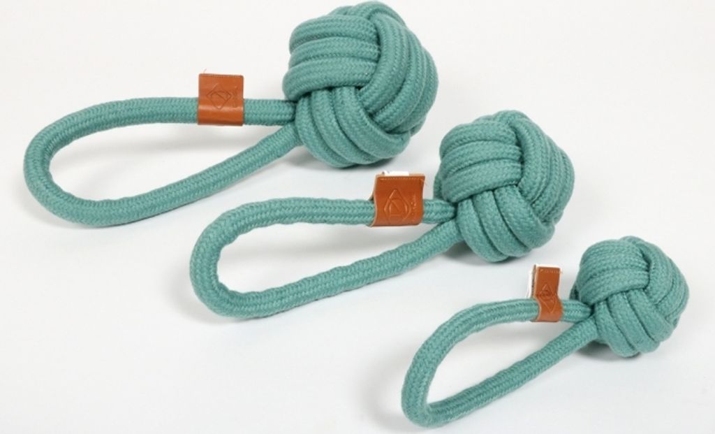 D&D Knotenball mit Schlaufe Harper - blau - 22 x 8cm