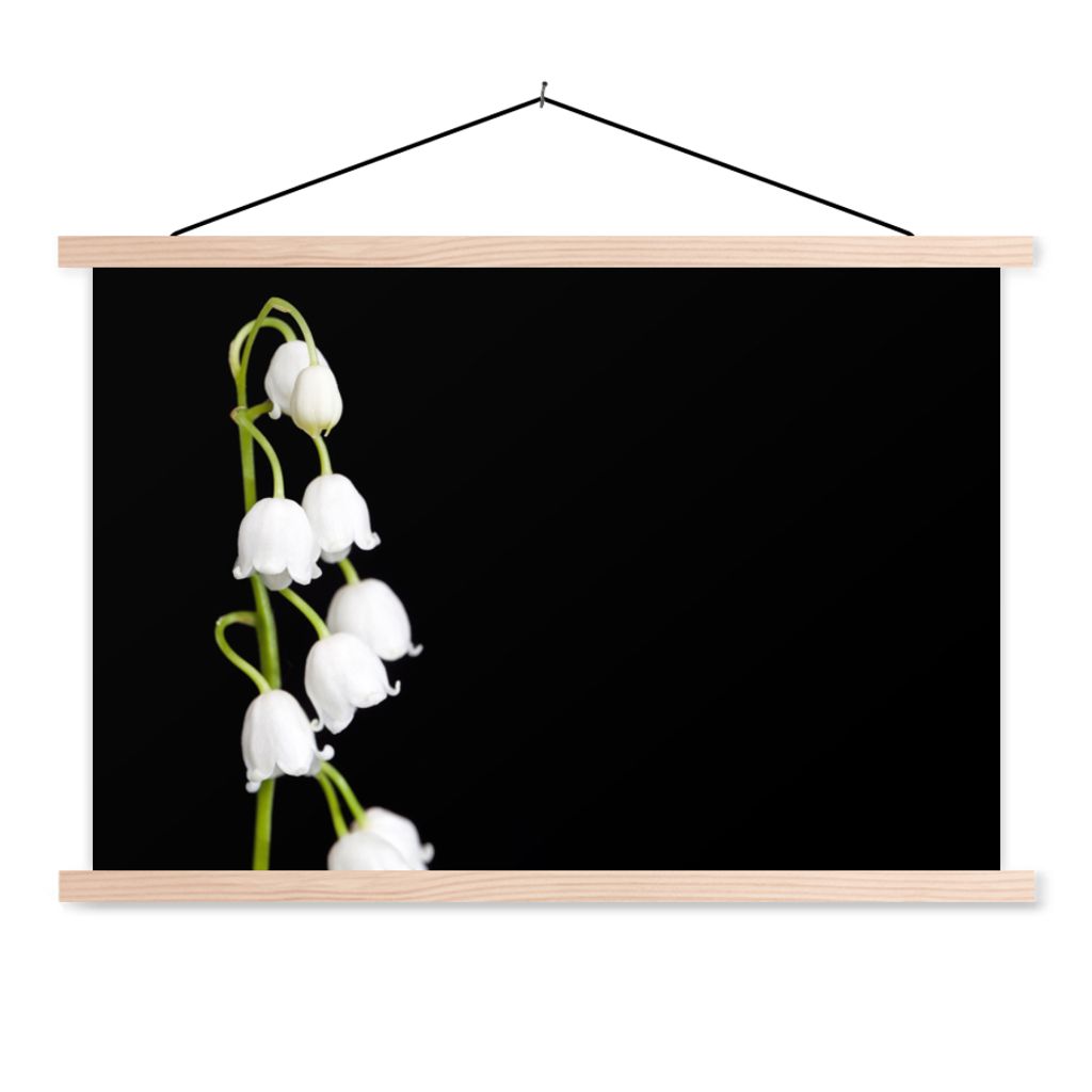 MuchoWow Textilposter Maiglöckchen - Blumen - Schwarz - Flora 120x80 cm mit holzfarbenen Rahmen - Aufhängeset