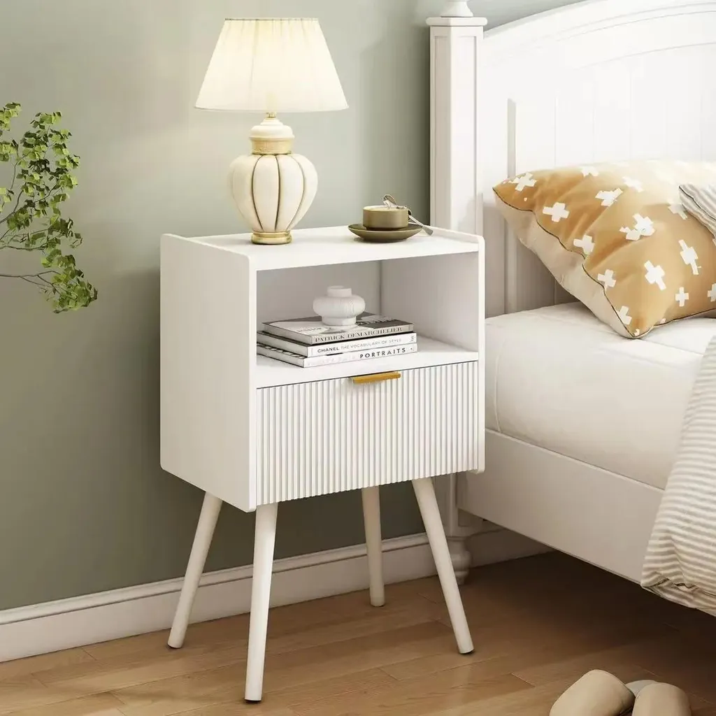 Table de chevet compacte blanche : la solution gain de place par excellence