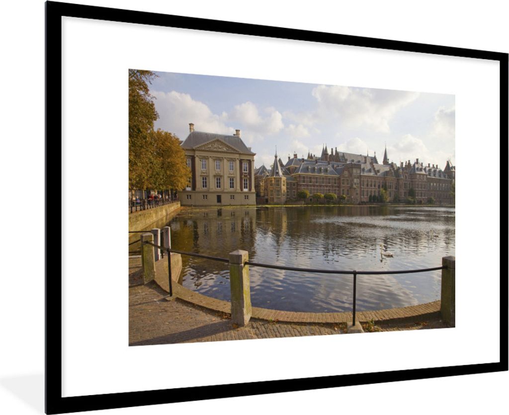 MuchoWow Gerahmtes Poster Teich vor dem Binnenhof in Den Haag 90x60 cm - Poster mit Schwarzem Bilderrahmen Wandposter Rahmen Foto Bilder - Wandde...
