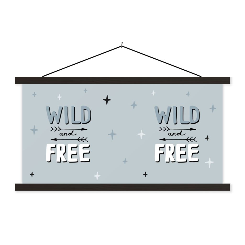 MuchoWow Textilposter Zitate - Wild und frei - Baby - Sprichwörter - Kinder - Kinder 60x30 cm mit schwarzem Rahmen - Textilien