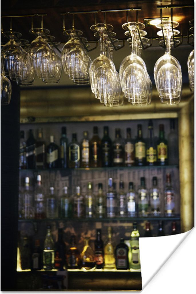 MuchoWow Poster Aufgehängte Gläser in einer Bar 40x60 cm - Plakate für die Wand - Poster Babyzimmer