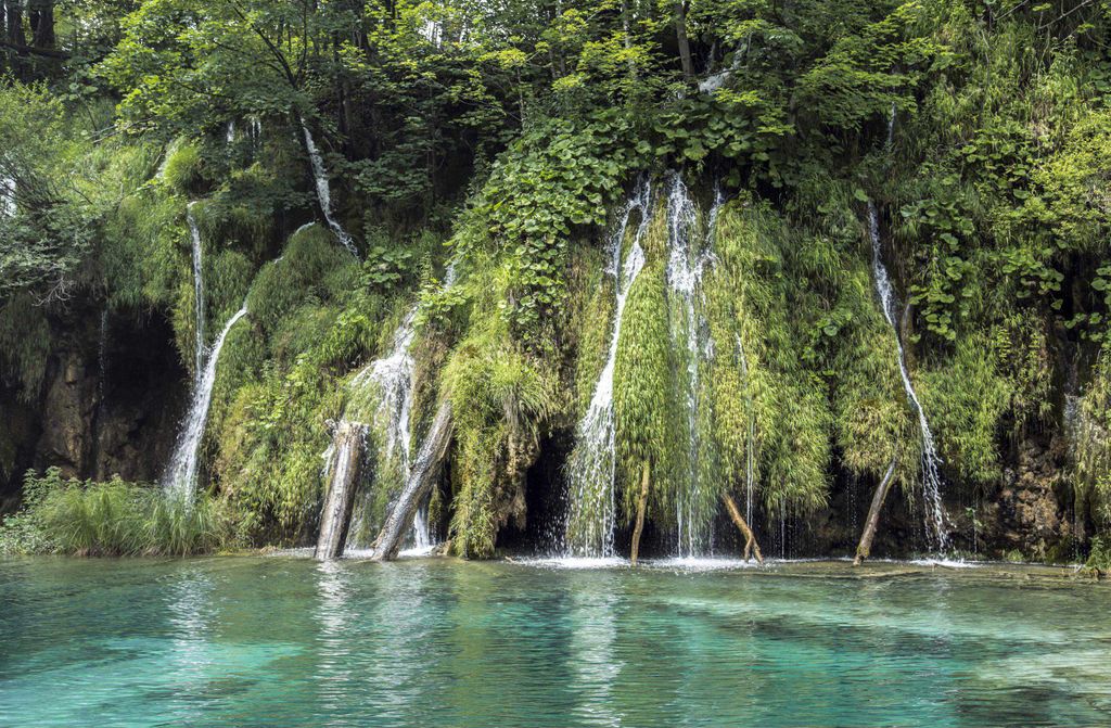 hansepuzzle 22131 - Wasserfall in Kroatien Puzzle, 500 Teile, Natur, 46,0 x 30,0cm mit hochwertiger Aufbewahrung, Kartonbox & Beutel