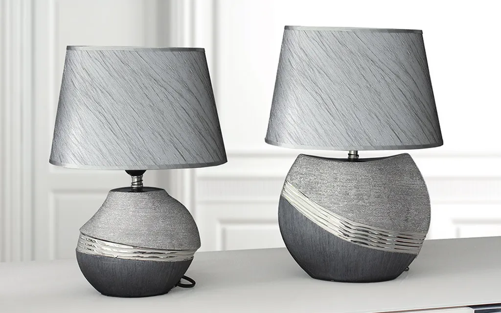 Lampe de table design Bridgetown céramique grise et argent H37 x 27cm