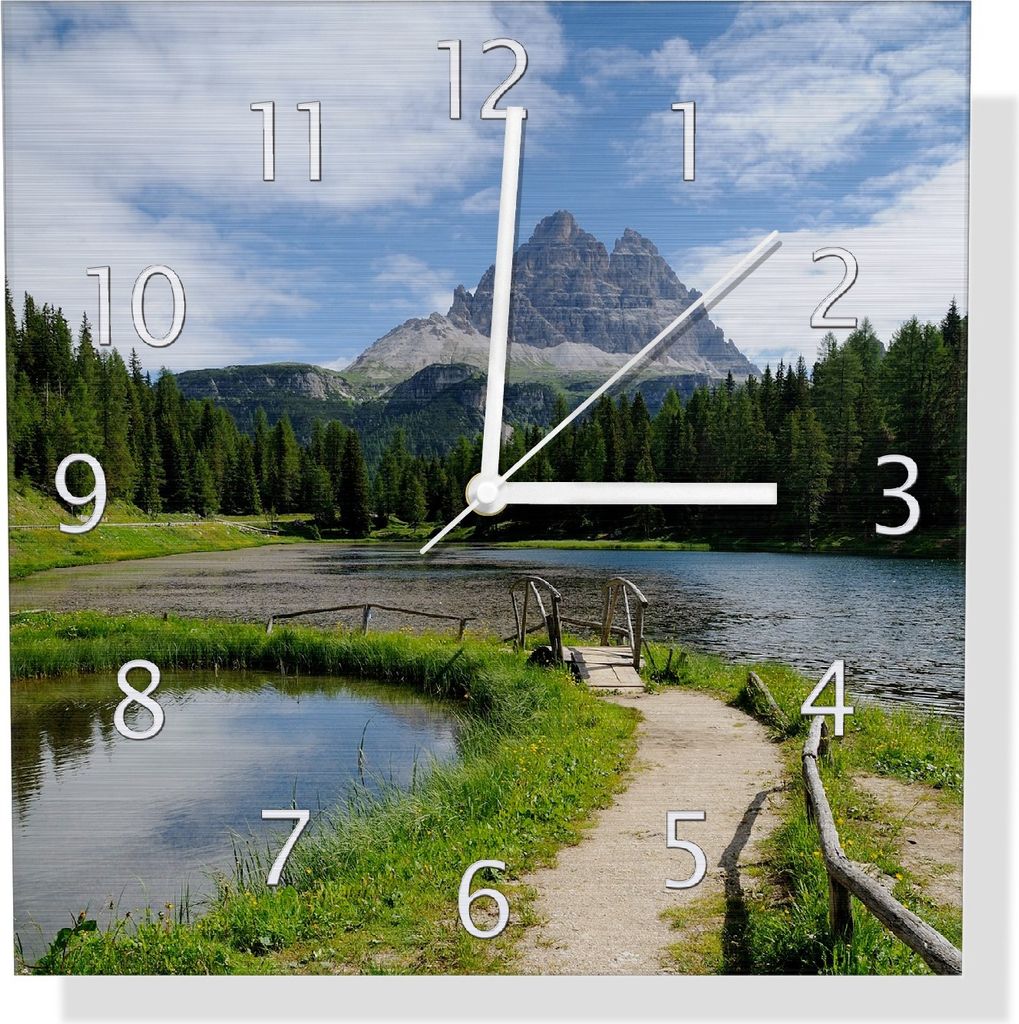 Wallario Design Wanduhr See in Berglandschaft aus Aluverbund, Größe 30 x 30 cm
