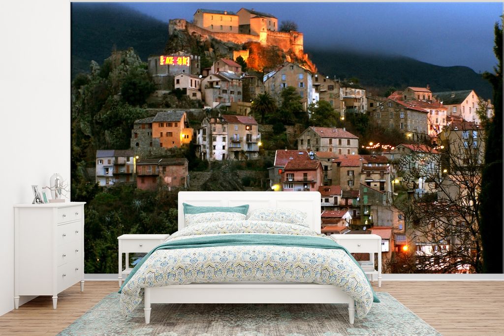 MuchoWow Fototapete für Wohnzimmer oder Schlafzimmer Wandtapete Vinyl Motivtapete Die nächtliche Stadt im europäischen Korsika - 350x260 cm - ...