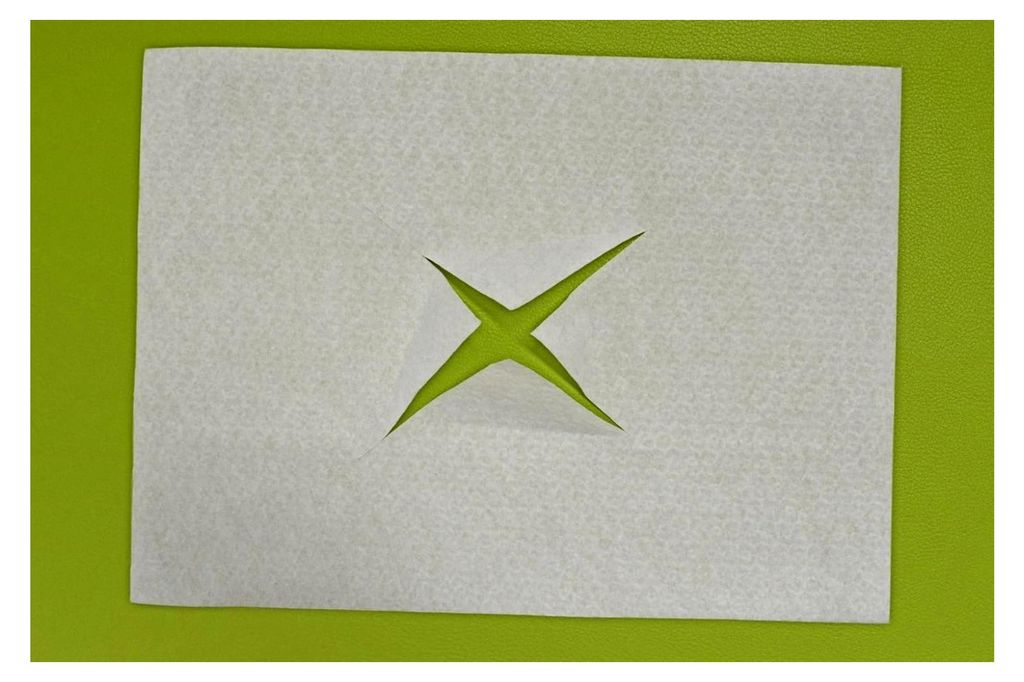 100 Stück – M Papier (50 gsm, kompostierbar) - Hygieneüberzug/Nasenschlitztücher/Gesichtsauflagen für Massageliegen mit Nasenschlitz, 30 x 21...