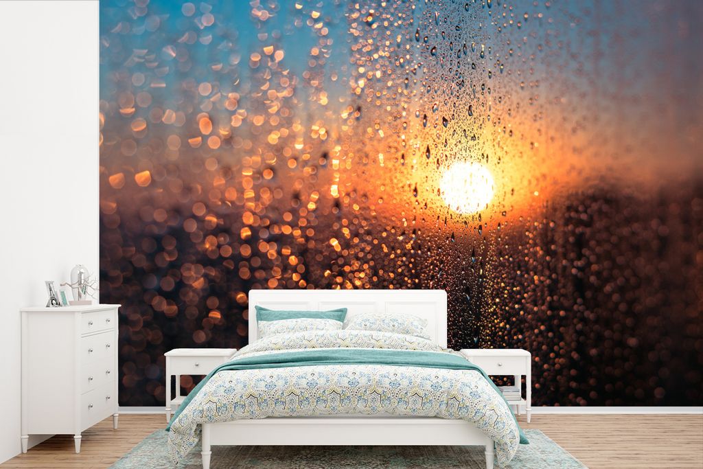 MuchoWow Fototapete für Wohnzimmer oder Schlafzimmer Wandtapete Vinyl Motivtapete Ein nasses Fenster mit einem verschwommenen Blick auf einen So...