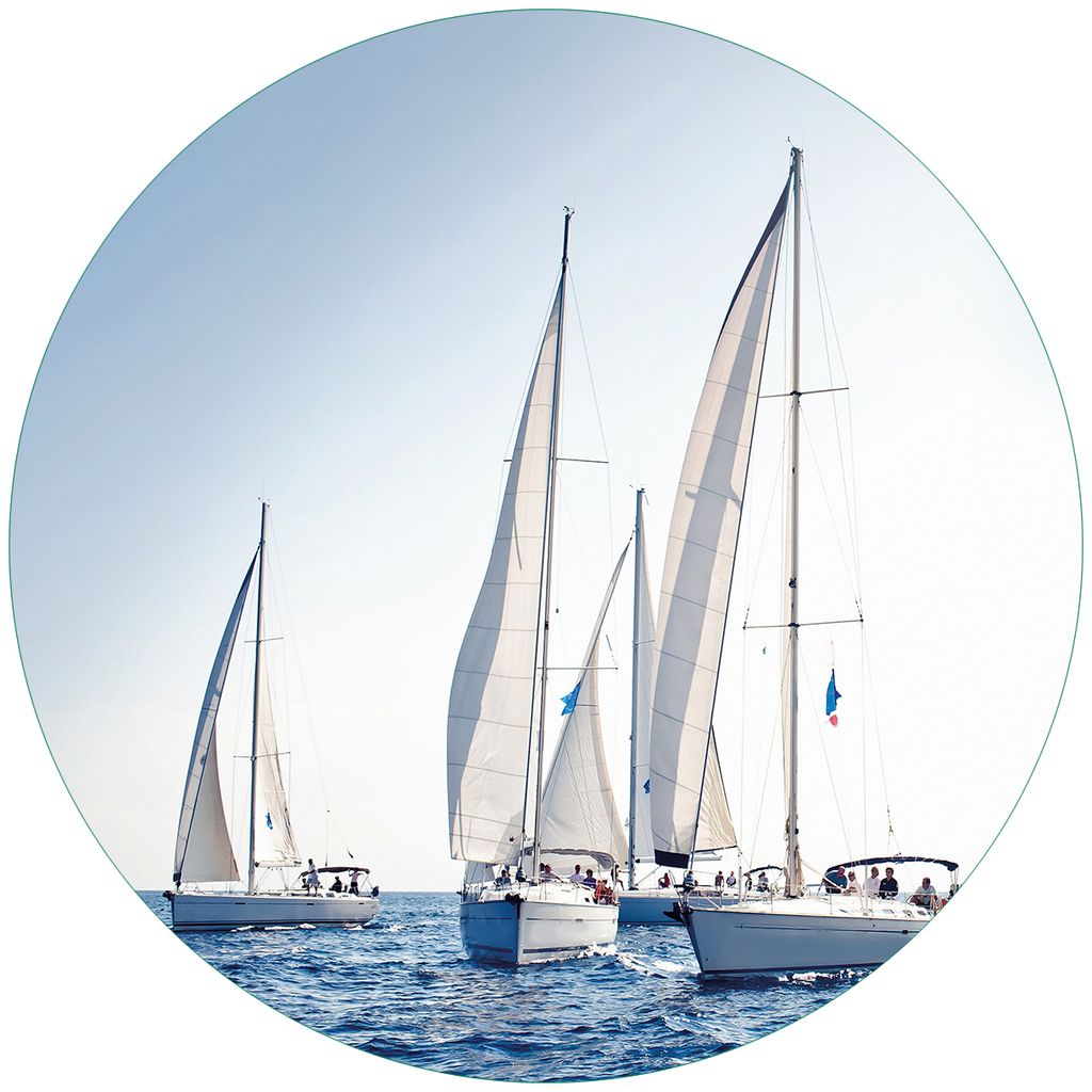 Wallario Premium Glasbild, freischwebende Optik, kräftige Farben, rund 50cm Durchmesser, Motiv Segelschiff auf dem Meer