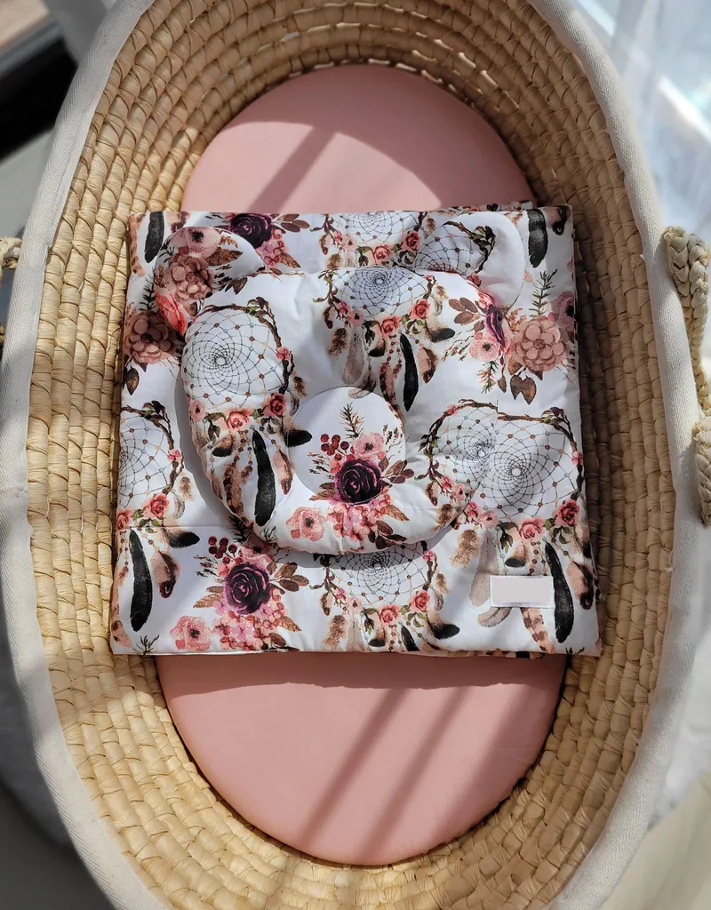 Couverture rembourrée Nalle et son coussin à mémoire de forme pour bébé