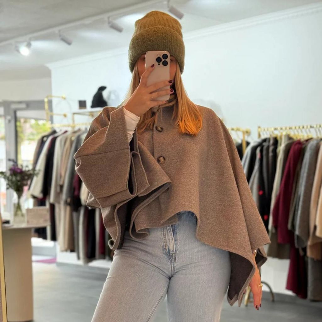 Cape Poncho "Katrin" Taupe, Onesize (XS-XL) für Damen Poncho, Übergroßer Cape für den Herbst und Winter Frauen Cape Wintercape mit Knöpfen Cap...