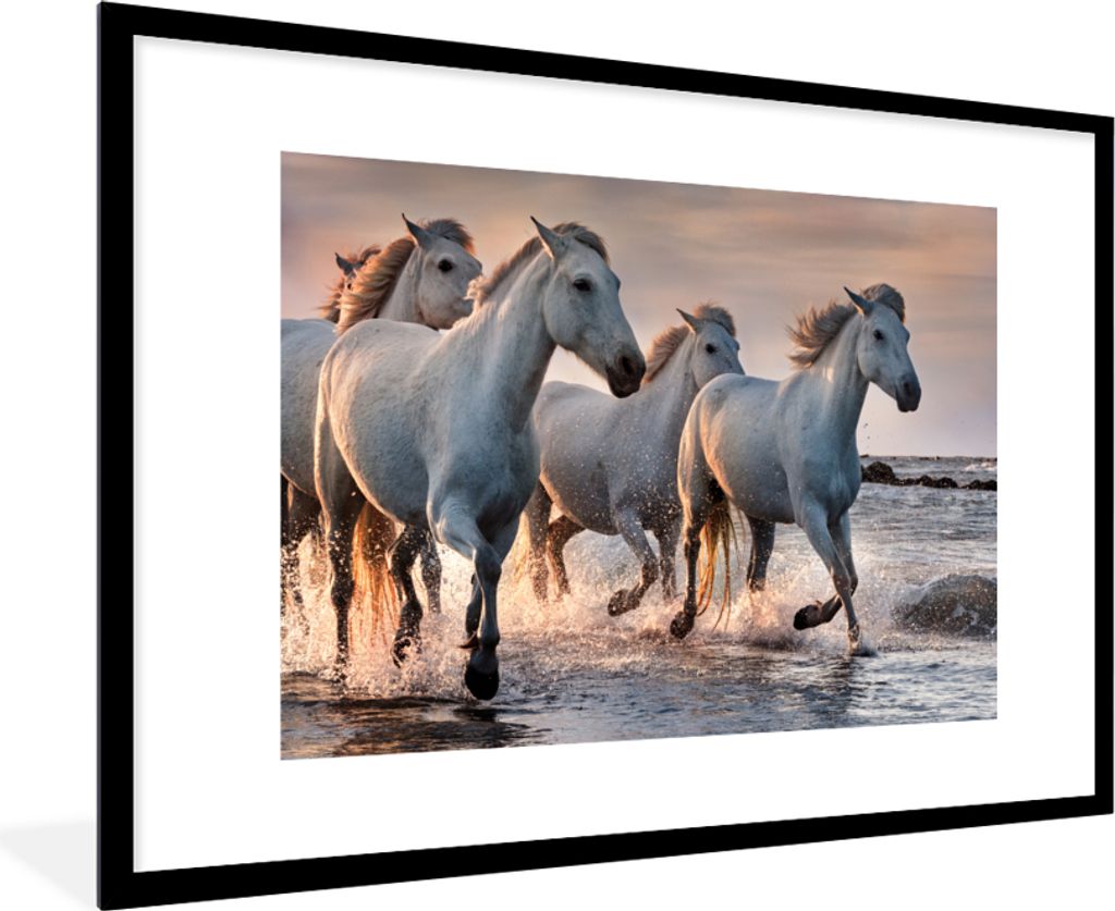 MuchoWow MuchoWow Gerahmtes Poster Pferde - Wasser - Meer - Frankreich 90x60 cm - Poster mit zchwarzem Bilderrahmen - Wanddekoration - Fotos