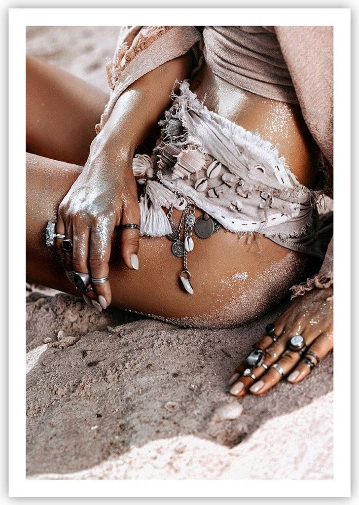 Poster - Poster ohne Rahmen - Sand Frau Schmuck - 70x100 cm - Wand Bild - Wanddeko - Wandbilder - Kunstposter - Wandposter - Bilder - Kunstdruck - ...